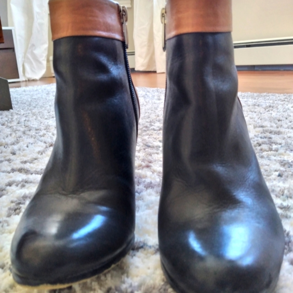 Size 6 Sam Edelman dual tone booties
